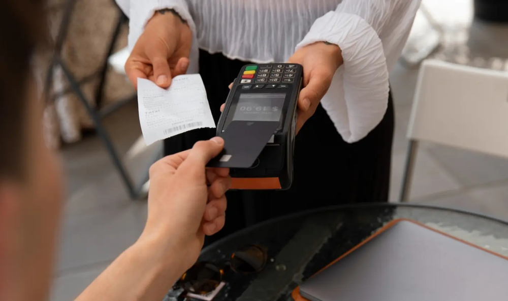 Внимание, общепит! Новые правила выдачи чеков с 1 марта 2025 года: полное руководство от Alster Group.